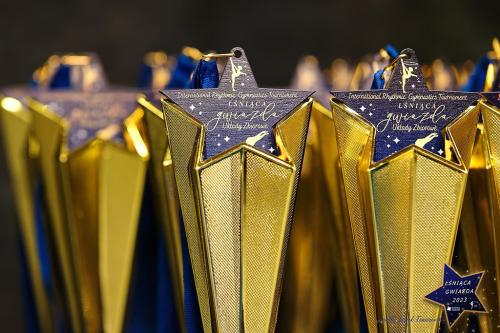 O lśniącą gwiazdę CG Olimpic