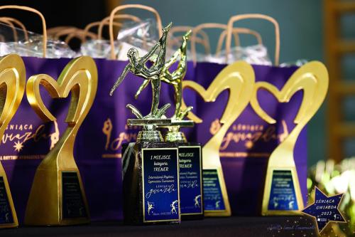 O lśniącą gwiazdę CG Olimpic