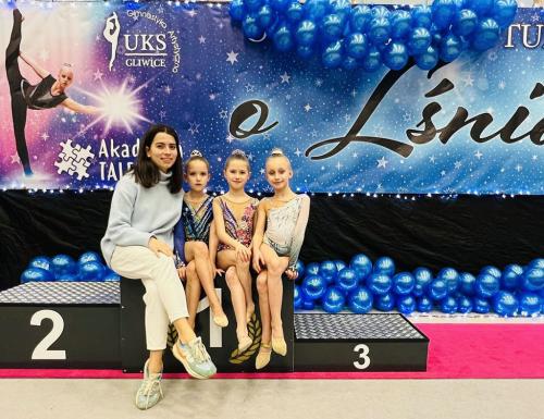 O lśniącą gwiazdę CG Olimpic