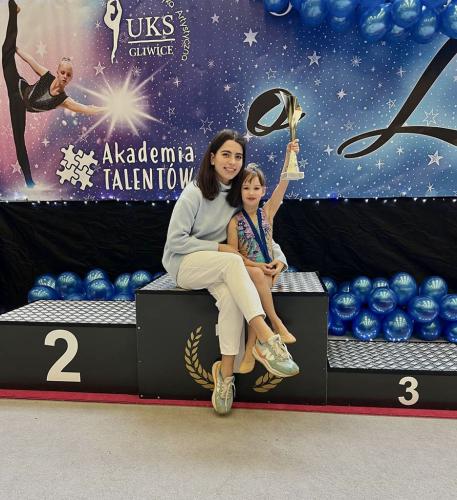 O lśniącą gwiazdę CG Olimpic